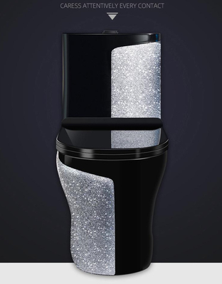 Le lavage à grande eau en céramique de luxe autour du ruban d'une seule pièce de noir de toilette a coloré