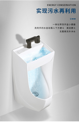 Le dessus en céramique sarclent l'urinoir fixé au mur avec de l'eau économies de lavabo